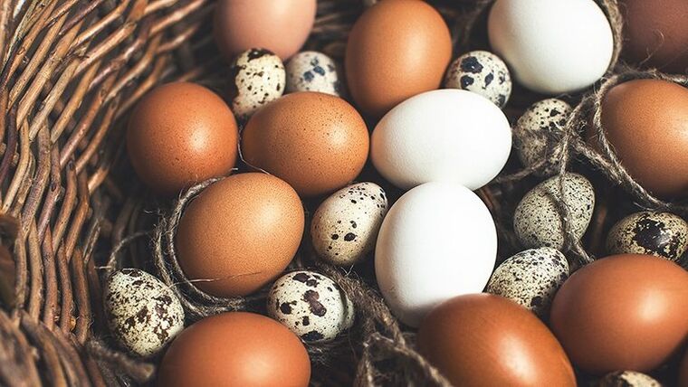 طاقت کو برقرار رکھنے کے لیے بٹیر اور مرغی کے انڈوں کو مرد کی خوراک میں شامل کرنا چاہیے۔